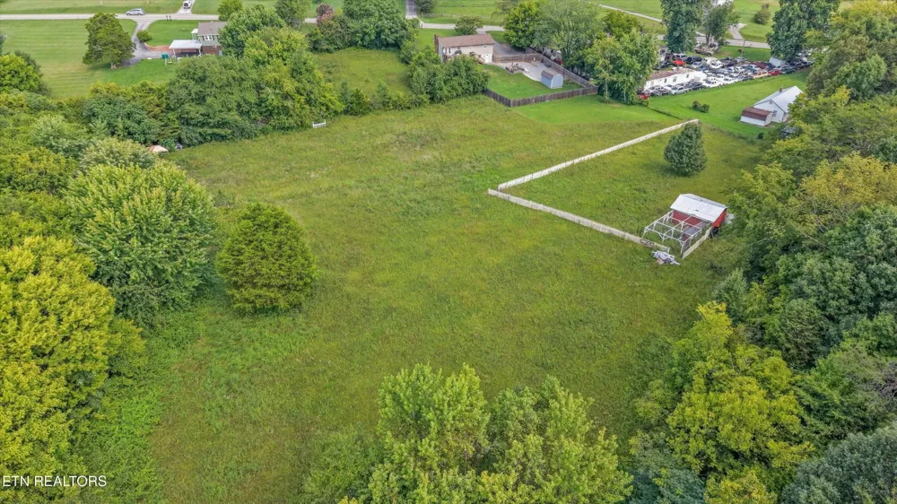 1229 W Hunt Rd Maryville, TN 37801