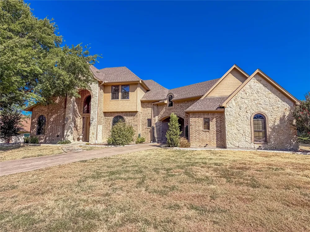 2737 Wood Lake Drive Cedar Hill, TX 75104