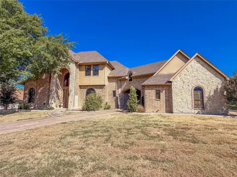 2737 Wood Lake Drive