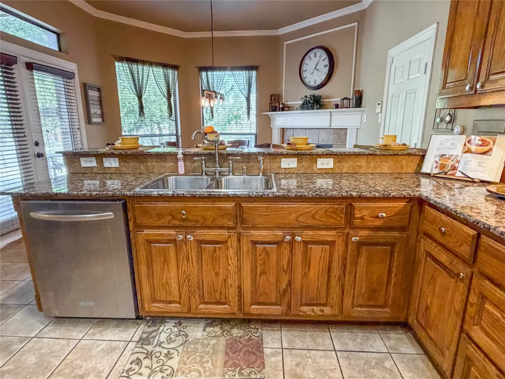 2737 Wood Lake Drive Cedar Hill, TX 75104