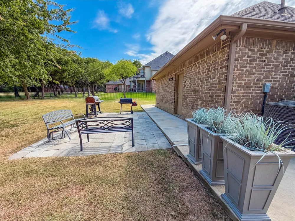 2737 Wood Lake Drive Cedar Hill, TX 75104