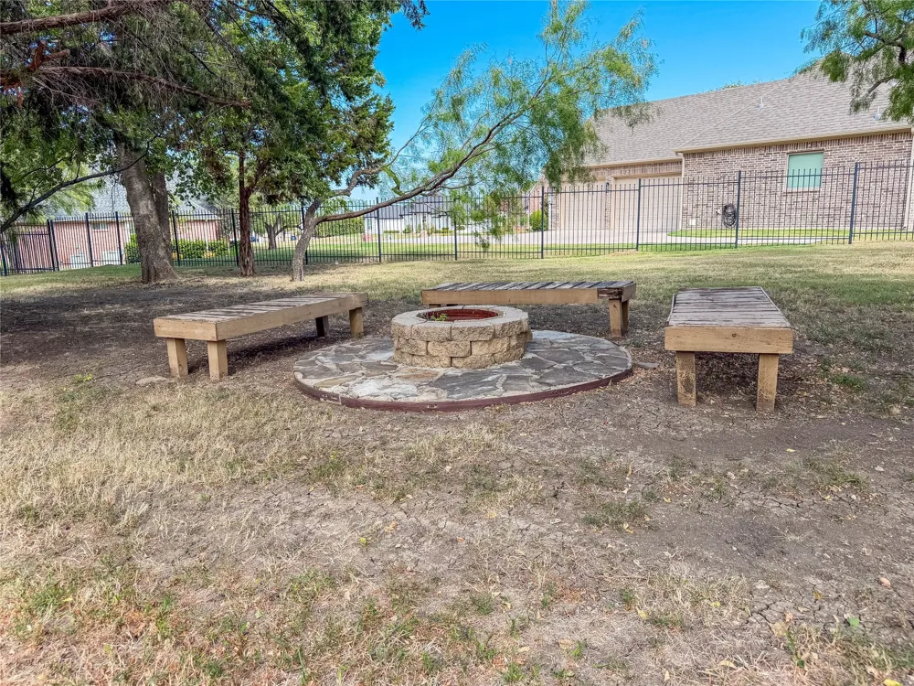 2737 Wood Lake Drive Cedar Hill, TX 75104