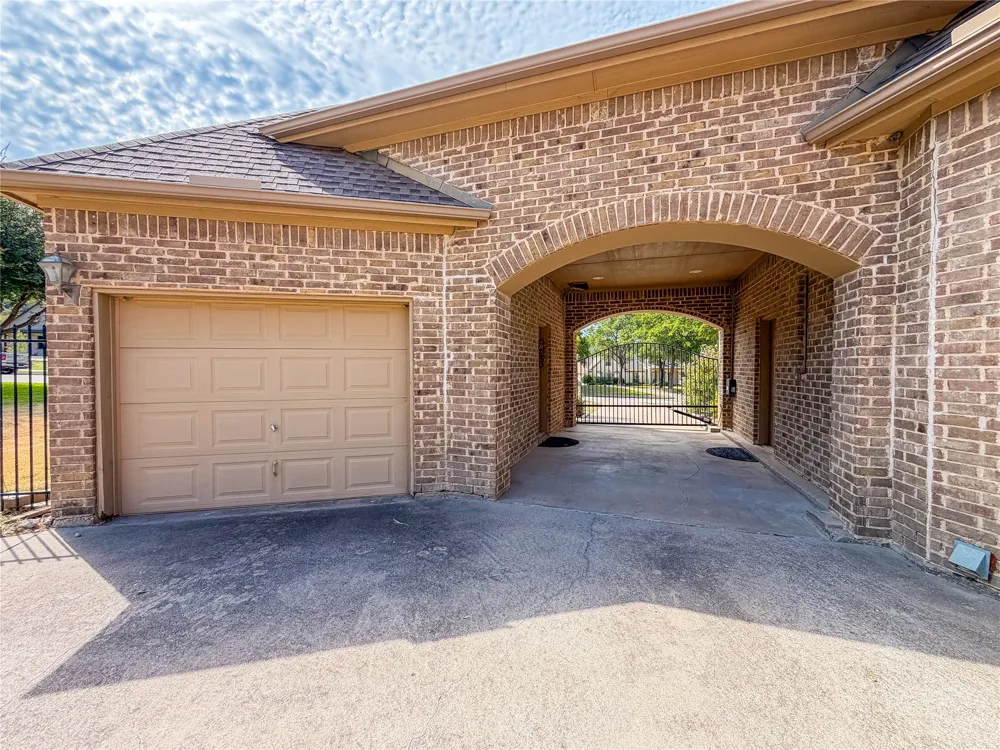 2737 Wood Lake Drive Cedar Hill, TX 75104