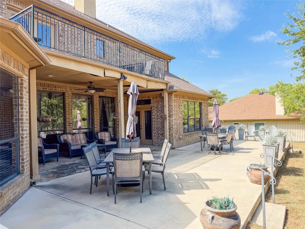 2737 Wood Lake Drive Cedar Hill, TX 75104