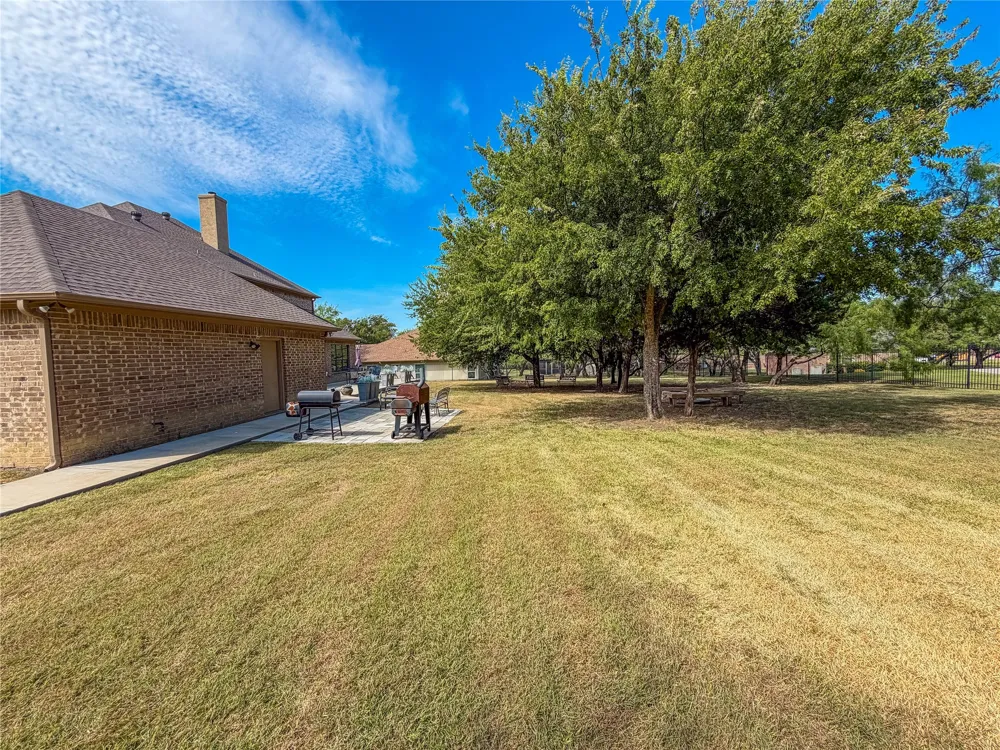 2737 Wood Lake Drive Cedar Hill, TX 75104