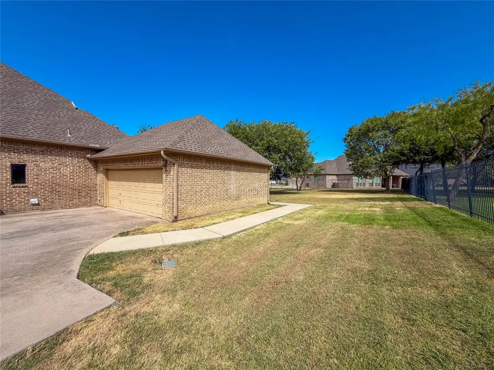 2737 Wood Lake Drive Cedar Hill, TX 75104