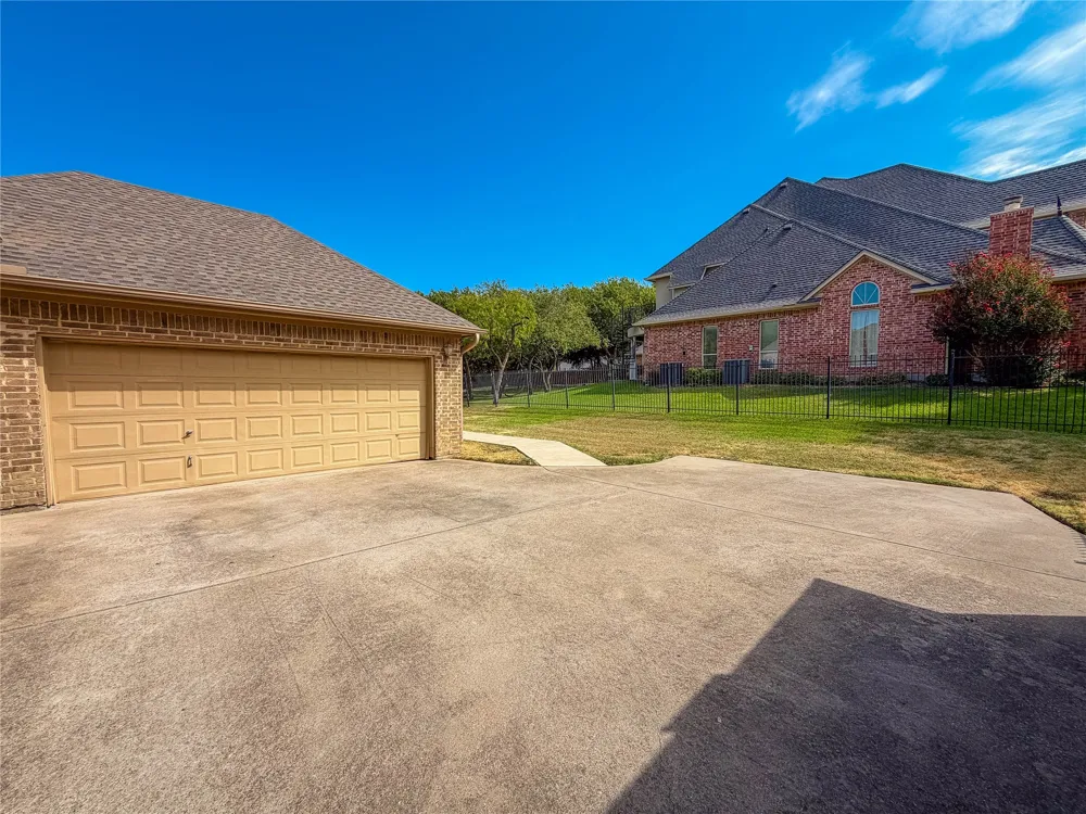 2737 Wood Lake Drive Cedar Hill, TX 75104