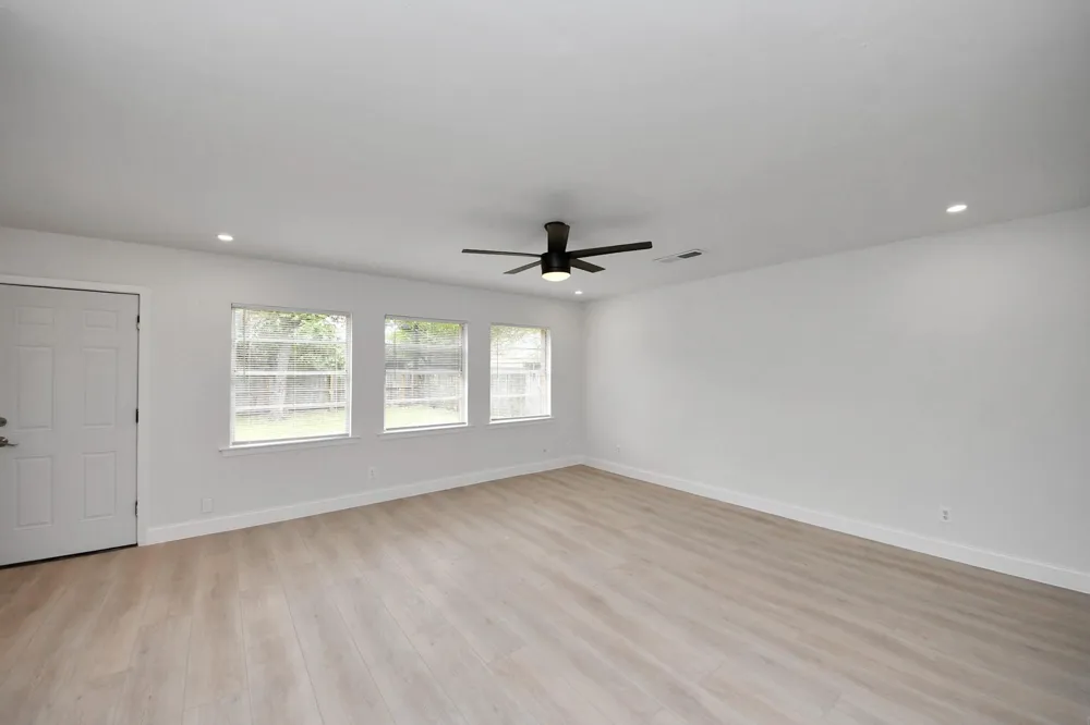 734 Dell Dale Street Channelview, TX 77530