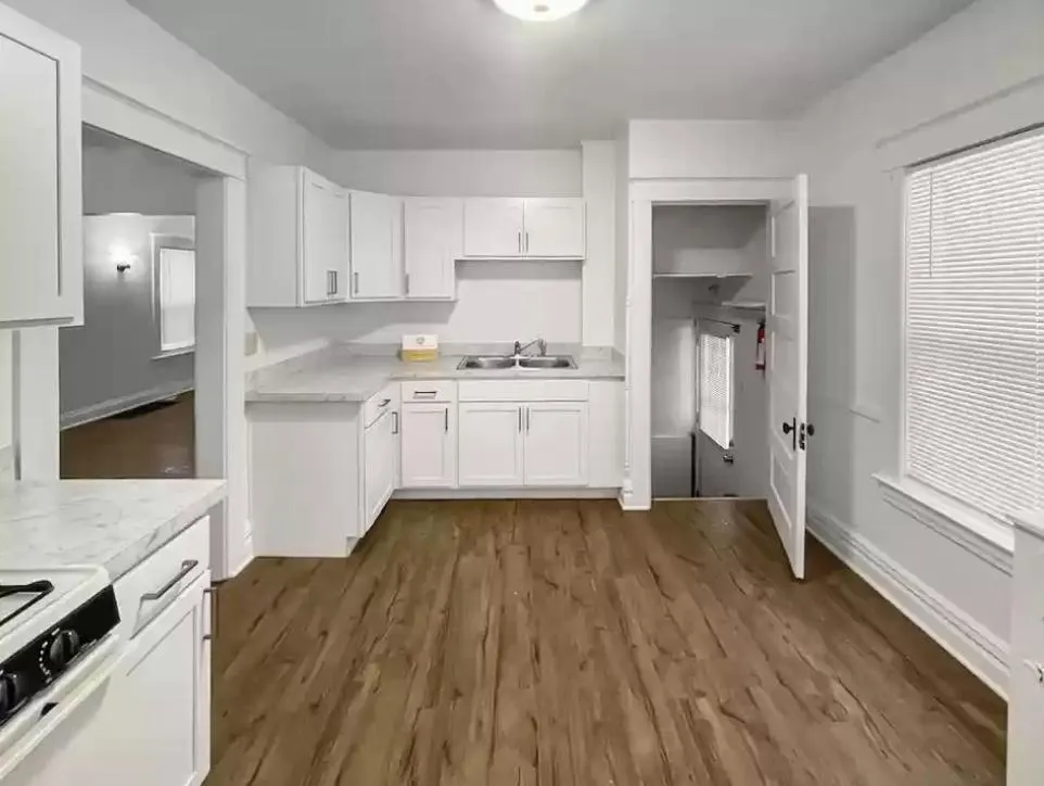 1612 Hays Park Avenue Kalamazoo, MI 49001