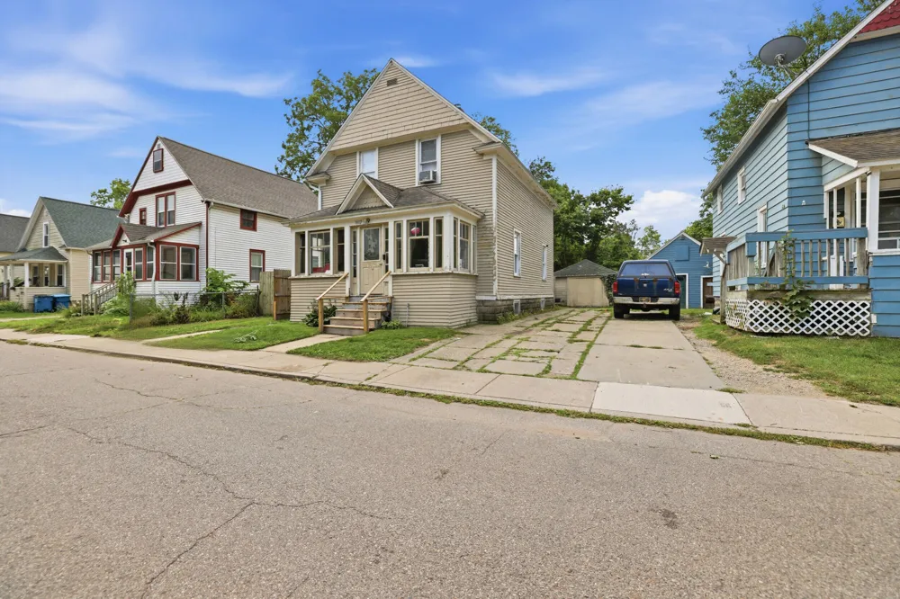 1612 Hays Park Avenue Kalamazoo, MI 49001