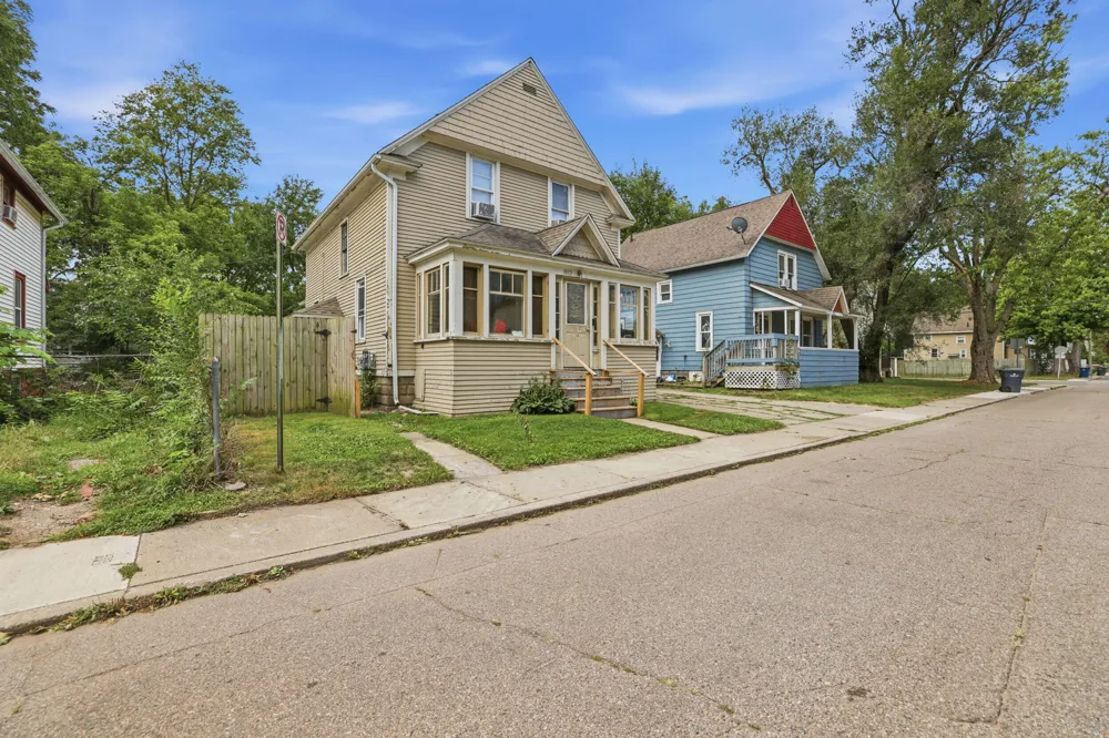 1612 Hays Park Avenue Kalamazoo, MI 49001