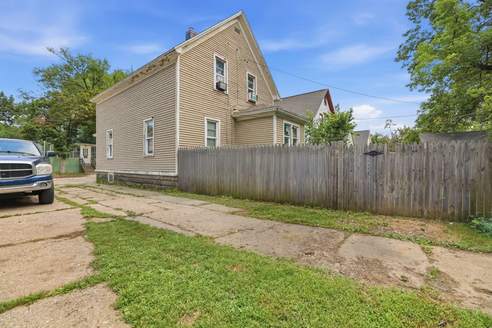 1612 Hays Park Avenue Kalamazoo, MI 49001
