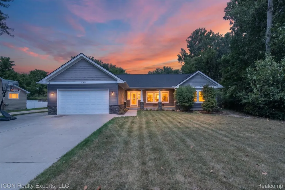 165 Leetonia Drive Troy City, MI 48085