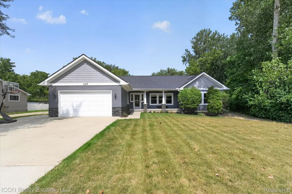 165 Leetonia Drive Troy City, MI 48085