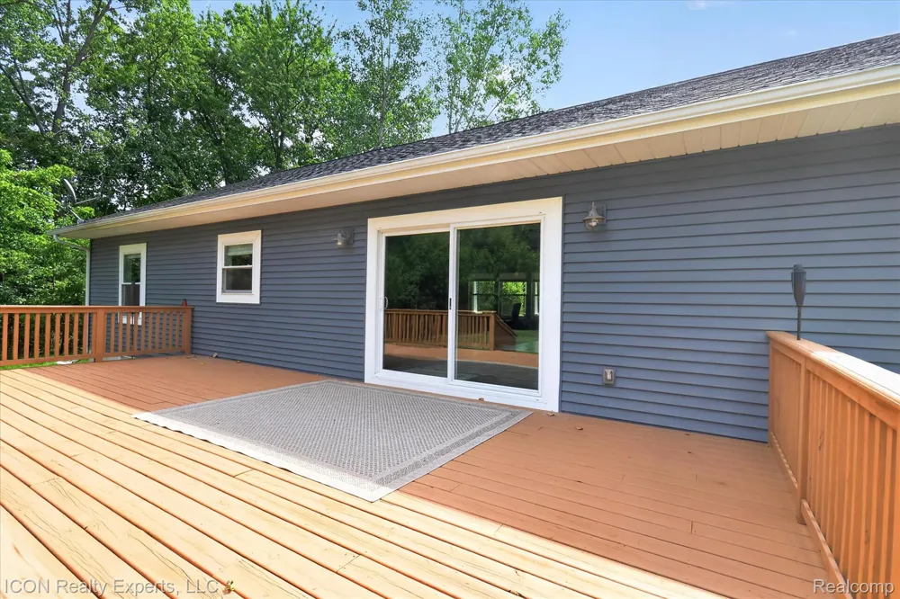 165 Leetonia Drive Troy City, MI 48085