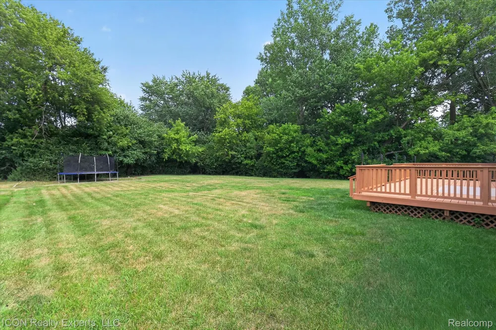 165 Leetonia Drive Troy City, MI 48085