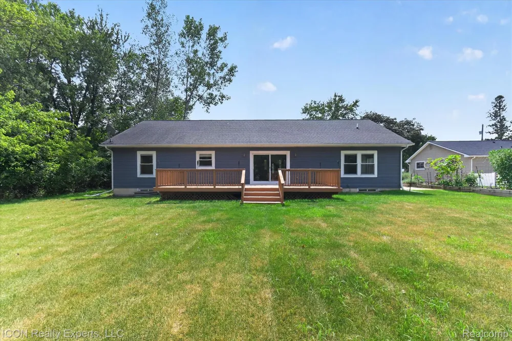 165 Leetonia Drive Troy City, MI 48085