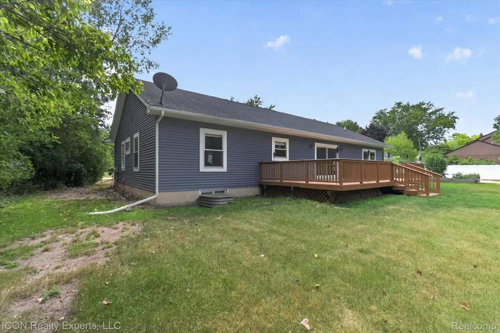 165 Leetonia Drive Troy City, MI 48085