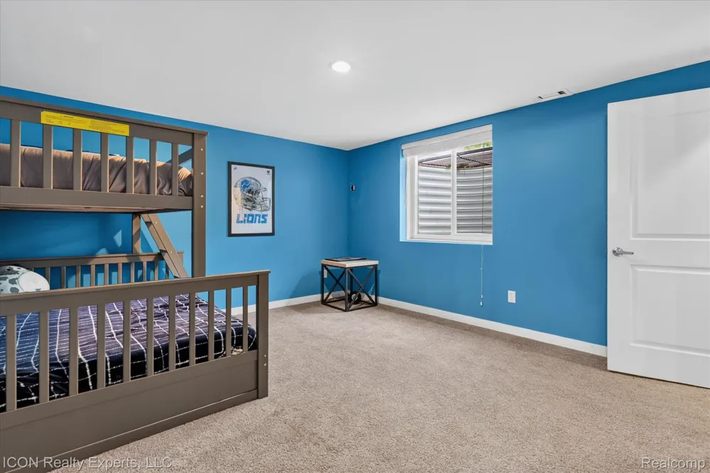 165 Leetonia Drive Troy City, MI 48085