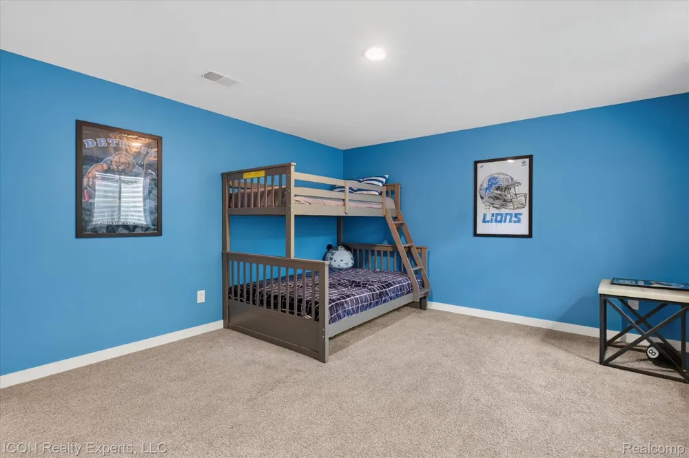 165 Leetonia Drive Troy City, MI 48085