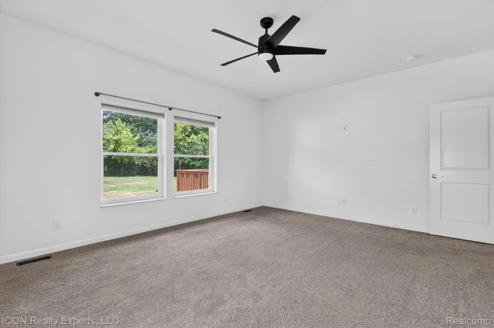165 Leetonia Drive Troy City, MI 48085