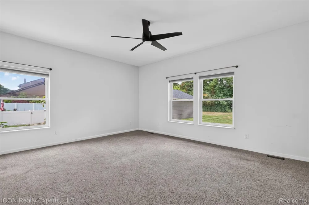 165 Leetonia Drive Troy City, MI 48085