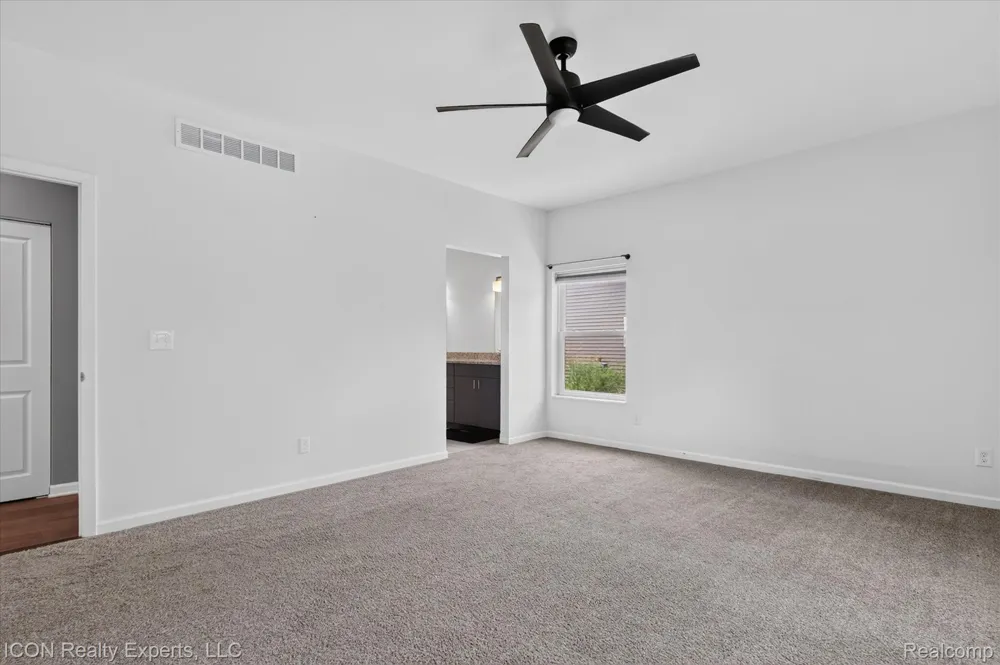 165 Leetonia Drive Troy City, MI 48085