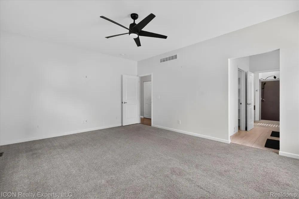 165 Leetonia Drive Troy City, MI 48085