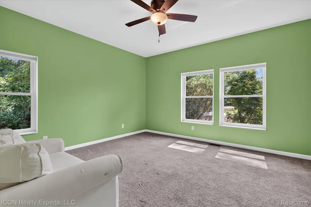 165 Leetonia Drive Troy City, MI 48085