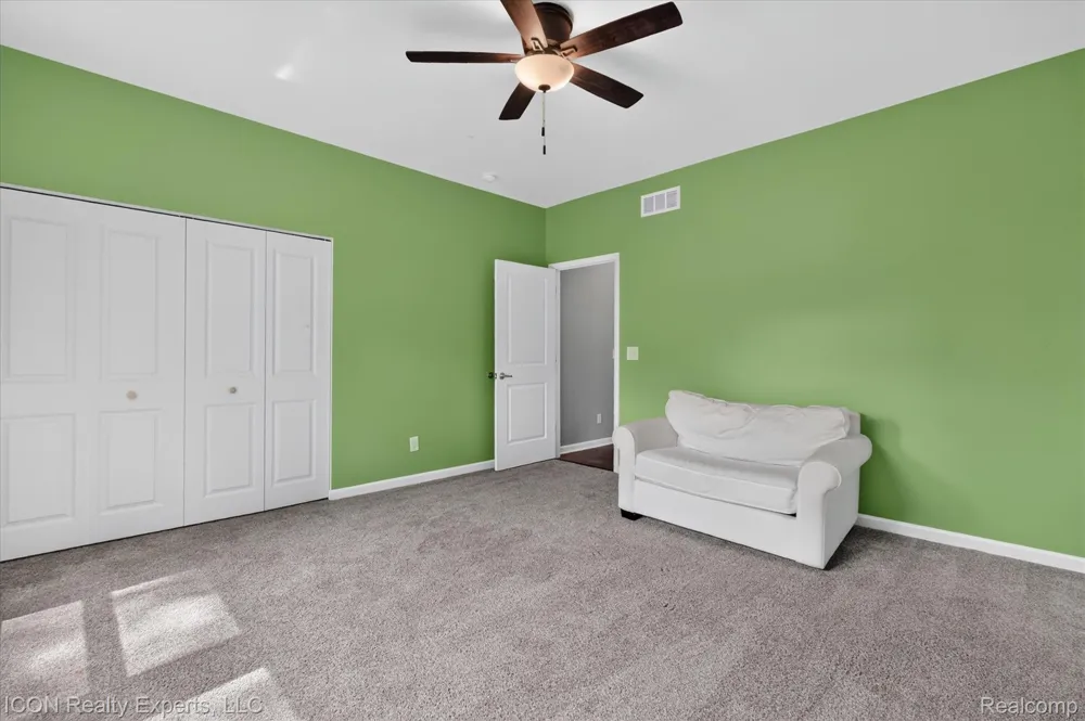 165 Leetonia Drive Troy City, MI 48085