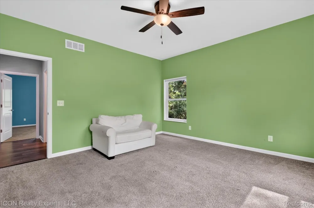 165 Leetonia Drive Troy City, MI 48085