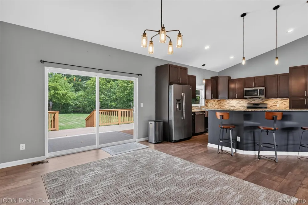 165 Leetonia Drive Troy City, MI 48085