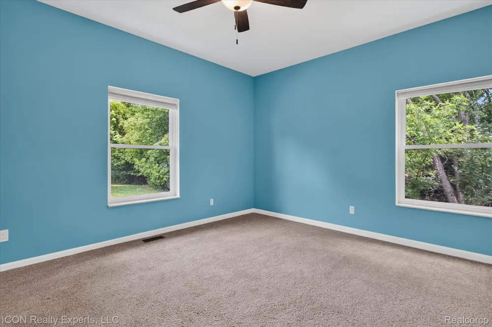165 Leetonia Drive Troy City, MI 48085