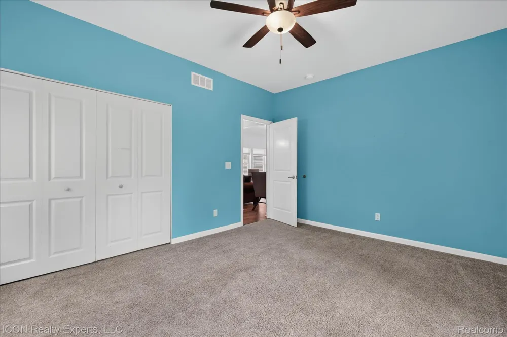 165 Leetonia Drive Troy City, MI 48085