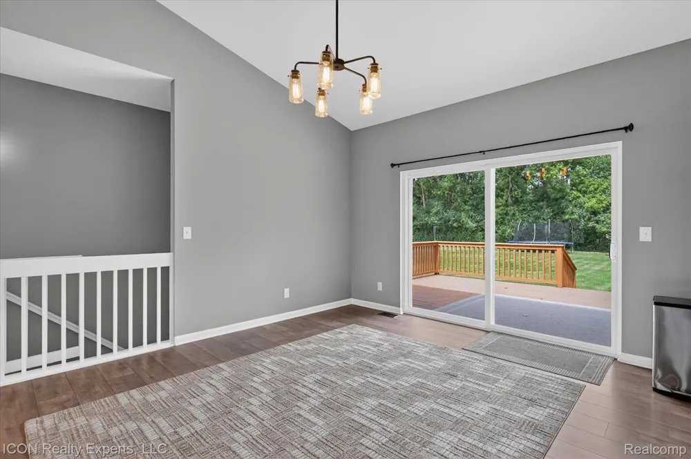 165 Leetonia Drive Troy City, MI 48085