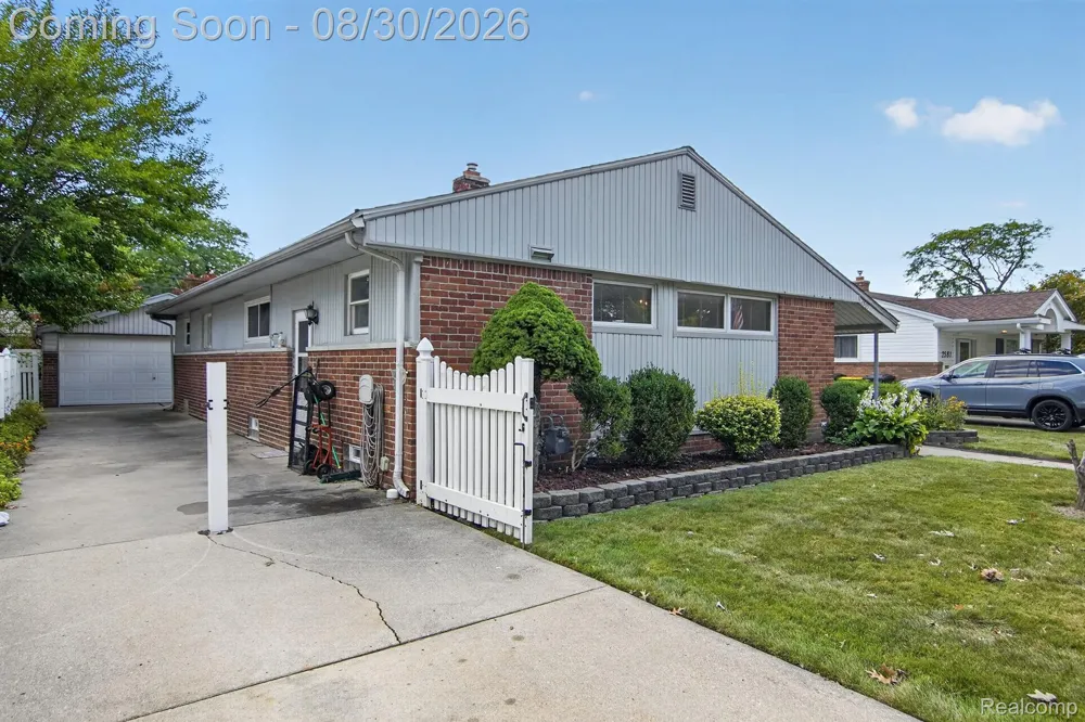 2565 Norwood Road Trenton City, MI 48183