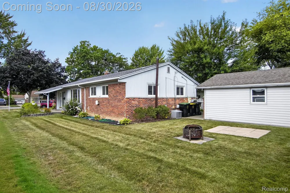 2565 Norwood Road Trenton City, MI 48183