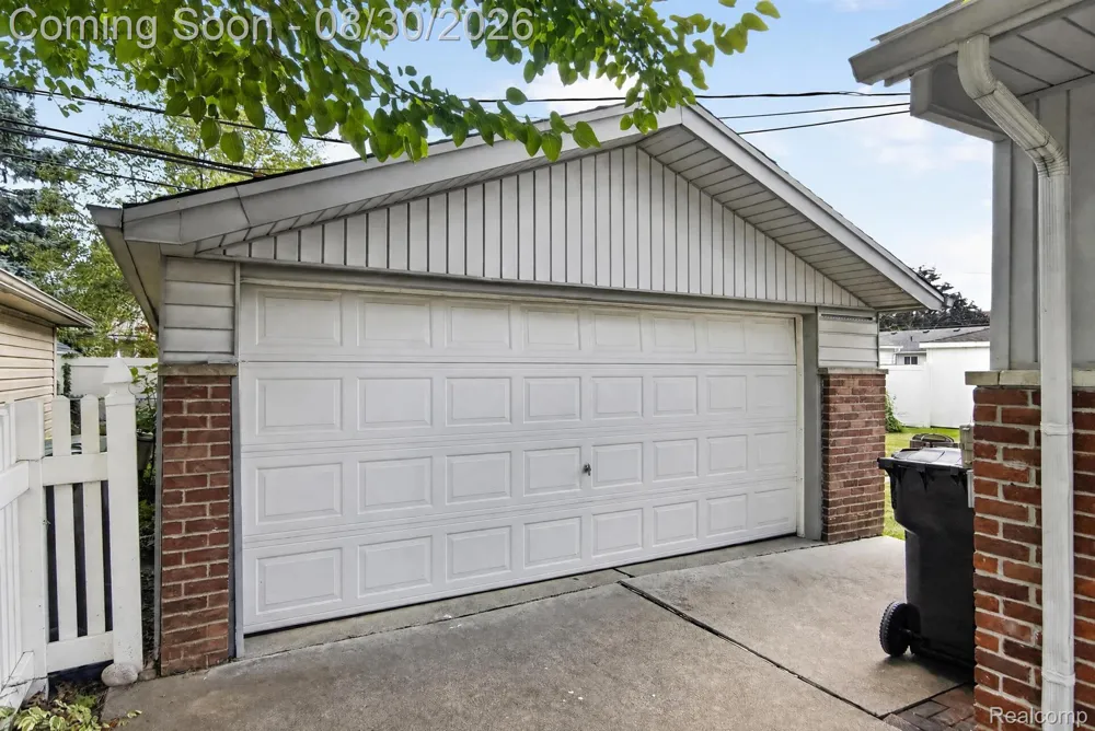 2565 Norwood Road Trenton City, MI 48183