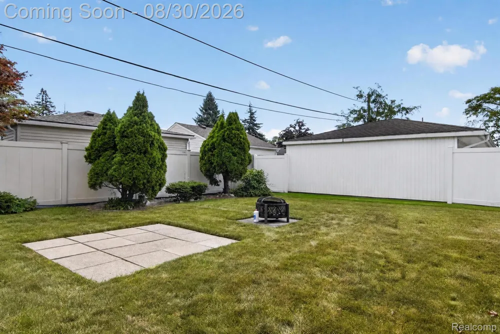 2565 Norwood Road Trenton City, MI 48183