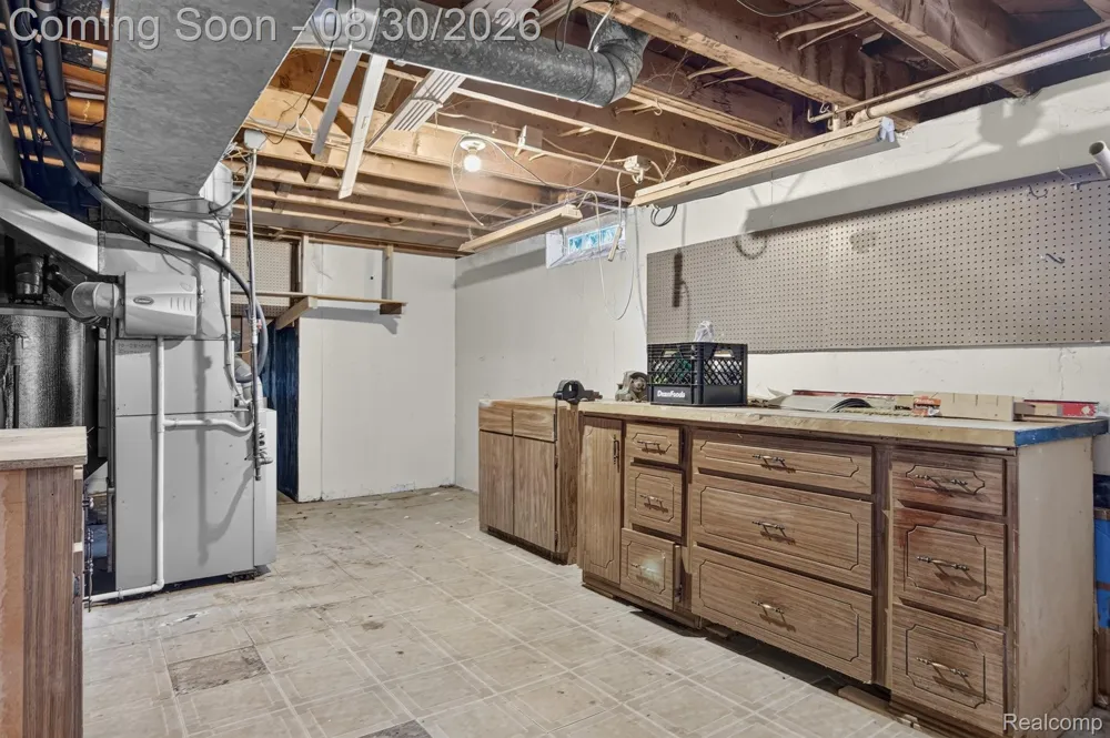 2565 Norwood Road Trenton City, MI 48183