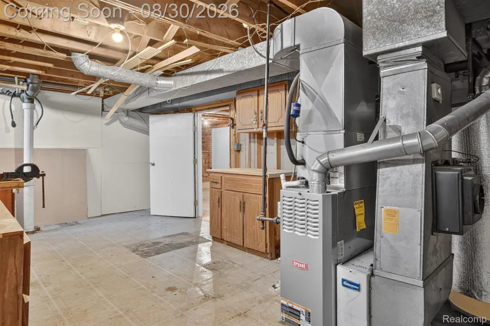 2565 Norwood Road Trenton City, MI 48183