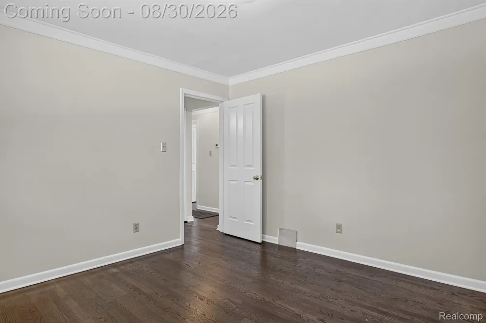 2565 Norwood Road Trenton City, MI 48183