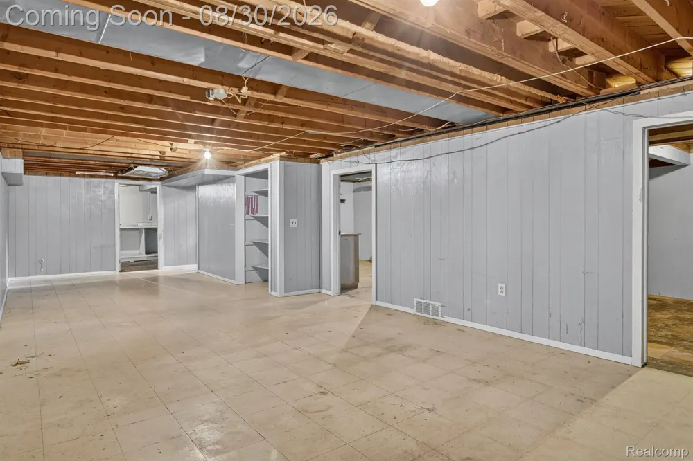 2565 Norwood Road Trenton City, MI 48183