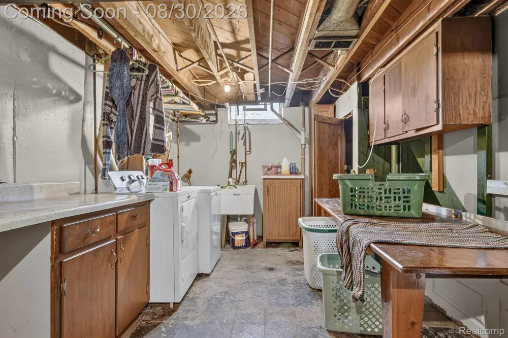 2565 Norwood Road Trenton City, MI 48183