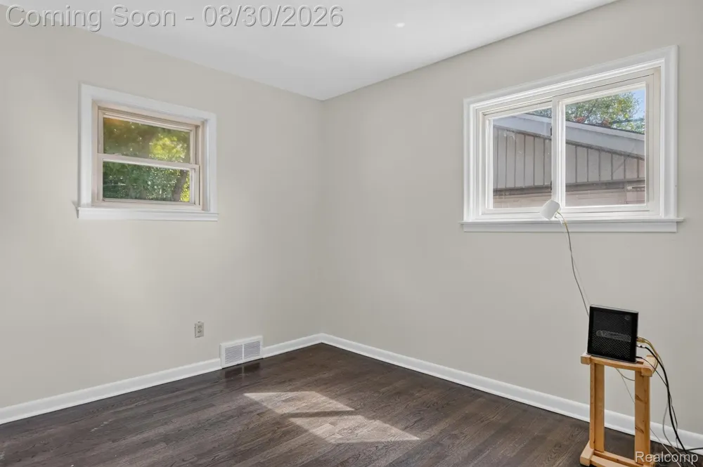 2565 Norwood Road Trenton City, MI 48183