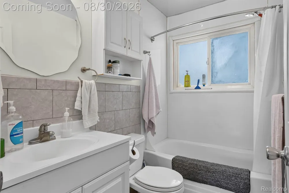 2565 Norwood Road Trenton City, MI 48183
