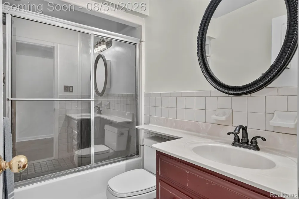 2565 Norwood Road Trenton City, MI 48183