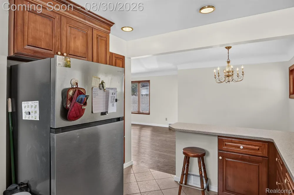 2565 Norwood Road Trenton City, MI 48183
