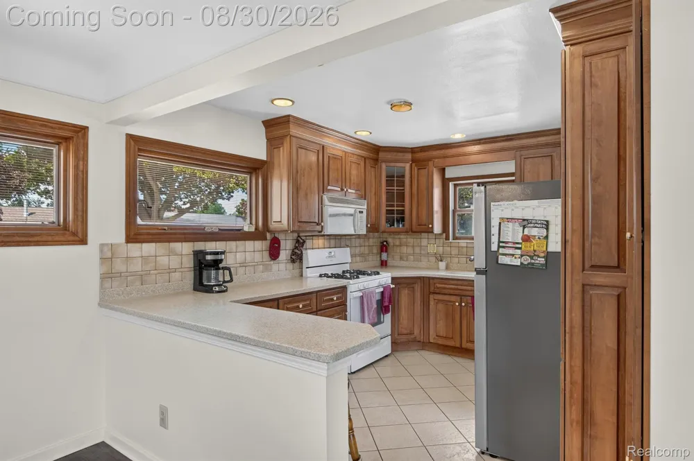 2565 Norwood Road Trenton City, MI 48183