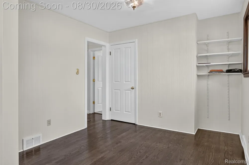 2565 Norwood Road Trenton City, MI 48183